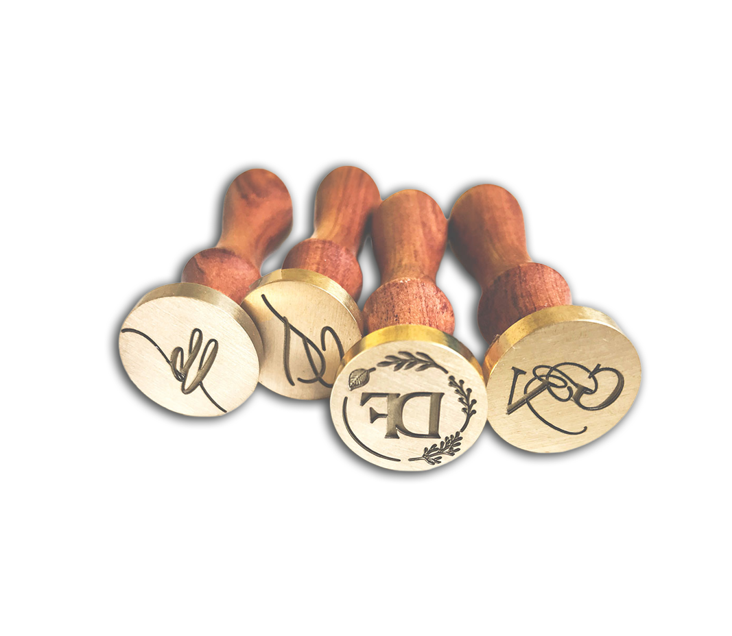 timbri per ceralacca per sigillo partecipazioni di matrimonio personalizzati con logo sposi, iniziali, date ed elementi illustrati