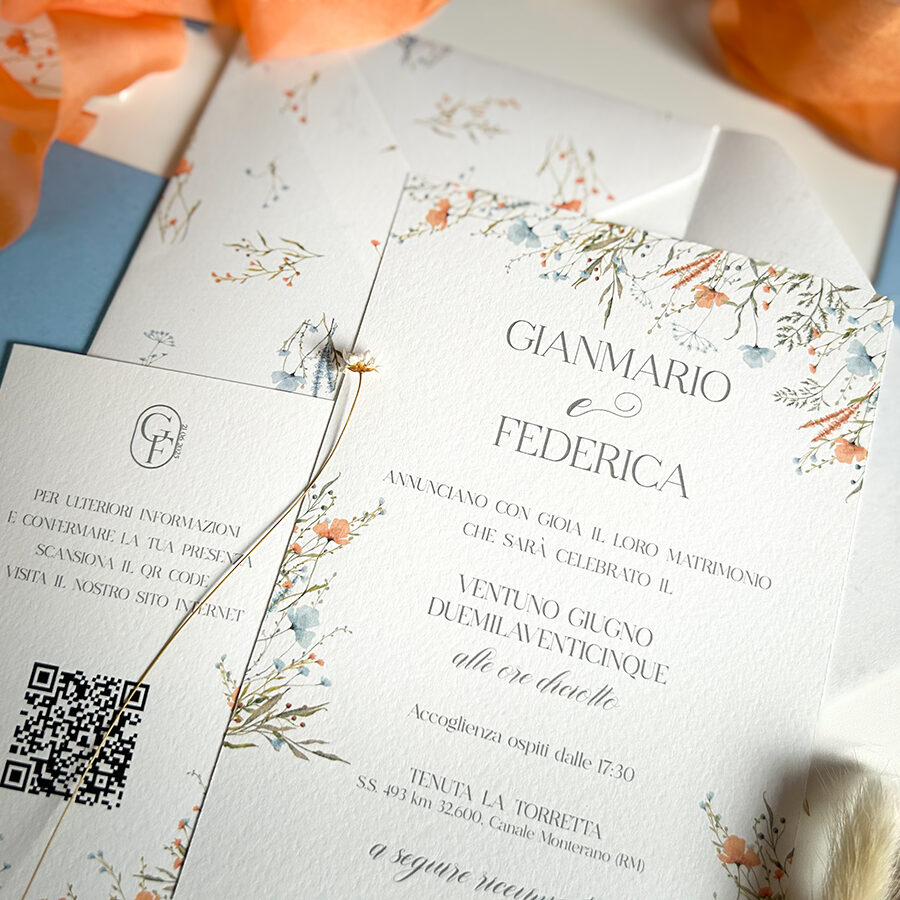 Partecipazioni matrimonio personalizzate con design floreale elegante e QR code